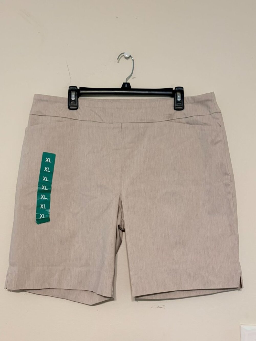 New NWT Women's Hilary Radley 9" Beige Bermuda Walking Shorts Size XL